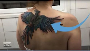 Tämä näyttää ihan tavalliselta tatuoinnilta, mutta odotahan kun nainen alkaa lii