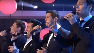 Se kuinka nämä neljä miestä laulavat Whitney Houstonin kappaleen, on ilahduttava